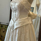 Trägerloses Abendkleid im Retro-Stil aus cremefarbenem Satin und Spitze – ideal für Hochzeiten und Dinnerpartys im Retro-Stil (gh6563)