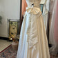 Trägerloses Abendkleid im Retro-Stil aus cremefarbenem Satin und Spitze – ideal für Hochzeiten und Dinnerpartys im Retro-Stil (gh6563)