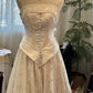 Trägerloses Abendkleid im Retro-Stil aus cremefarbenem Satin und Spitze – ideal für Hochzeiten und Dinnerpartys im Retro-Stil (gh6563)