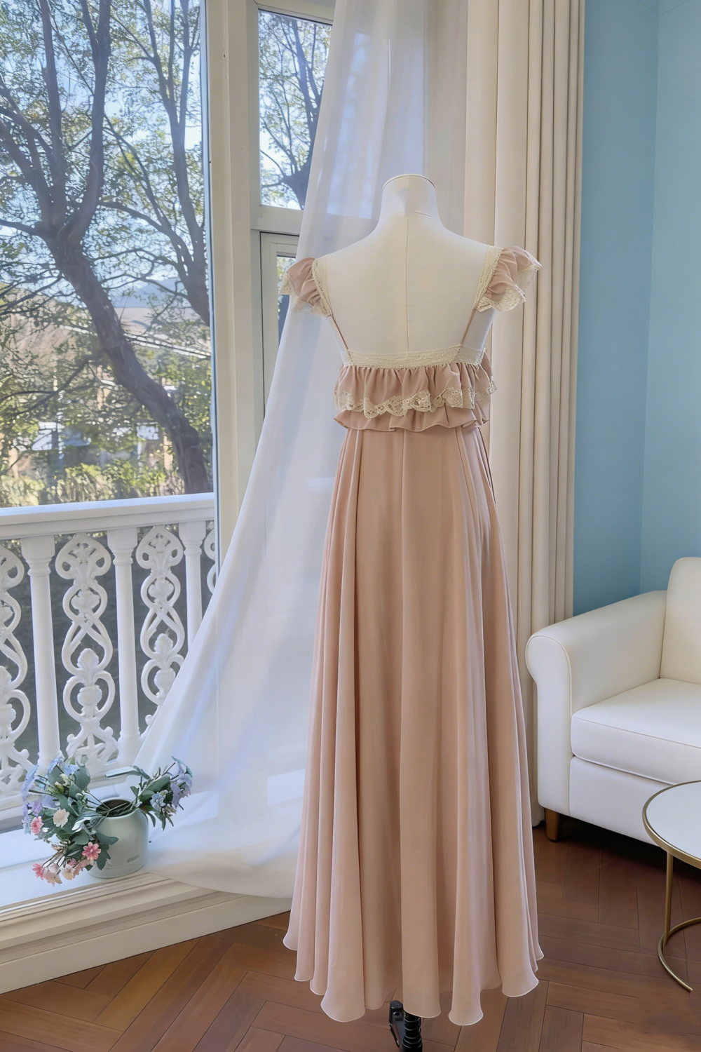 Zartrosa Chiffon-Kleid mit Rüschen und flatternden Ärmeln – Vintage-Maxikleid mit rückenfreiem Schnitt, elegant und verträumt (gh6962)