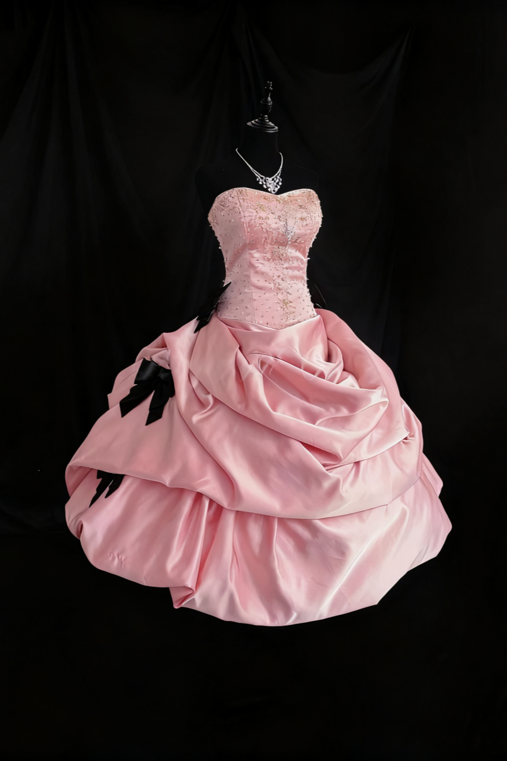 Girlhomeshops - Robe bustier longue en satin rose et nœud noir, style soirée, style girlish heart, avec perles, effet sirène, gh5888