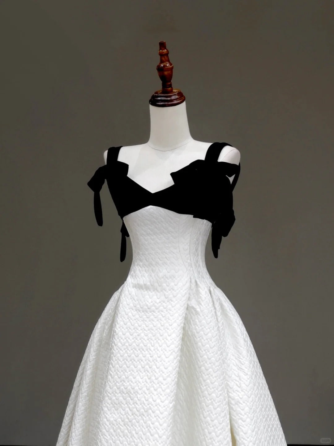 Girlhomeshops - Schwarzes, elegantes, klassisches Hepburn-Stil, langes Satin-Ballkleid, Abendkleid, Partykleid, gh5121