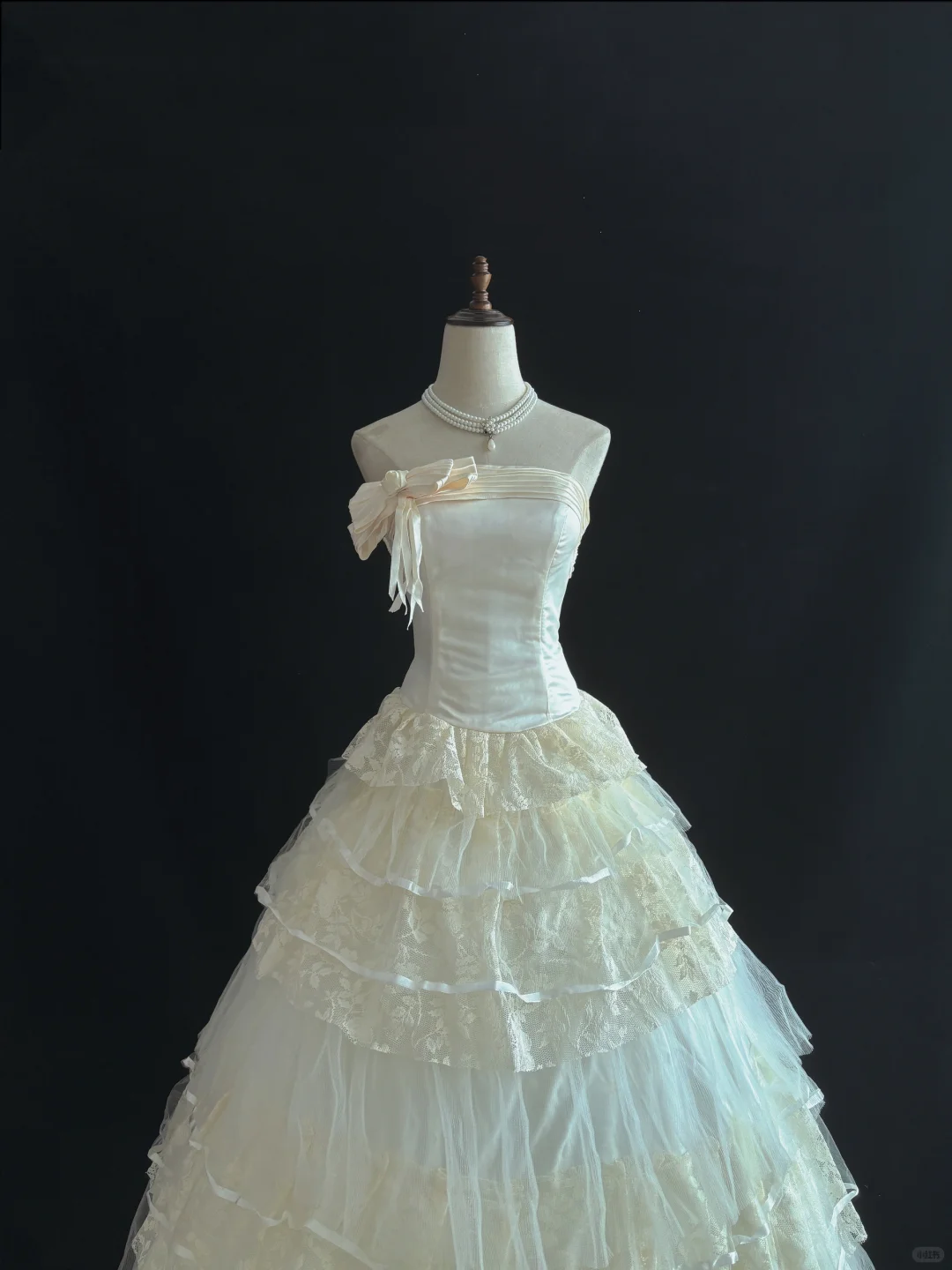 Off-white strapless romantic gown with fitted waist and fluffy princess skirt, wedding dress & bridal gown gh8173