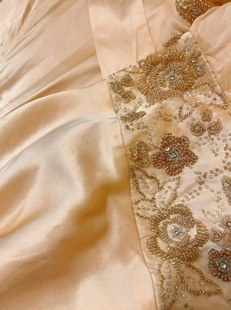 Robe de soirée longue en satin à bretelles couleur champagne, ornements de perles exquis, gh4510