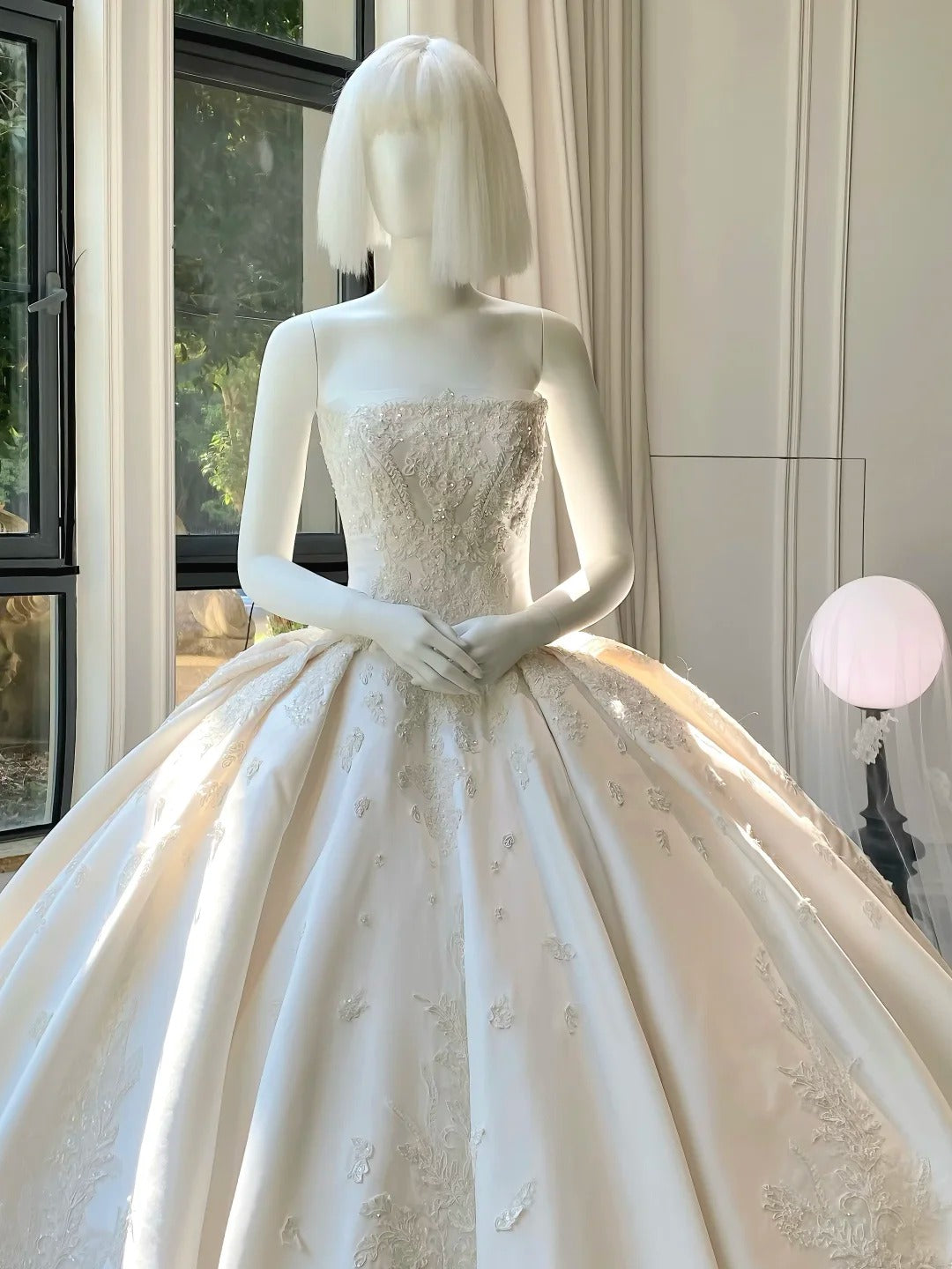 Girlhomeshops--💕Robe de mariée blanche avec des appliques florales et délicates en perles, robe de mariée longue en satin simple gh5443