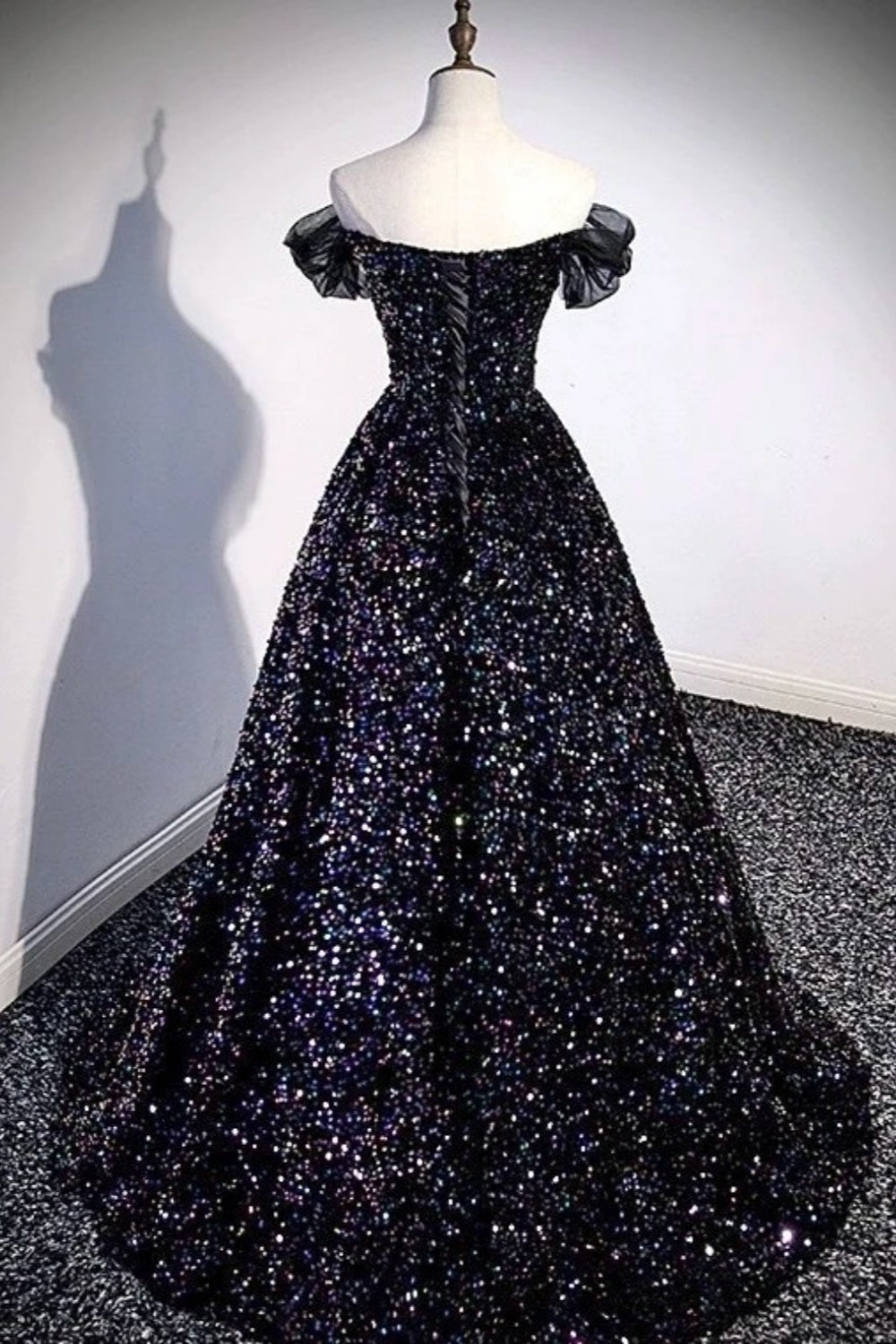 Midnight Galaxy – schulterfreies, funkelndes Pailletten-Abendkleid gh7072