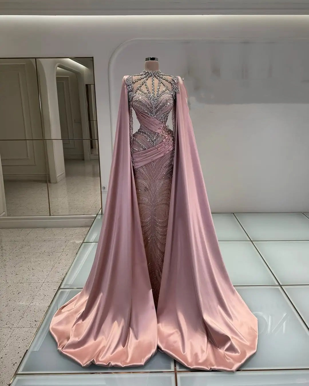 Girlhomeshops - Robe de soirée longue en satin rose, luxueuse et magnifique, ornée de perles et de strass (gh5017)