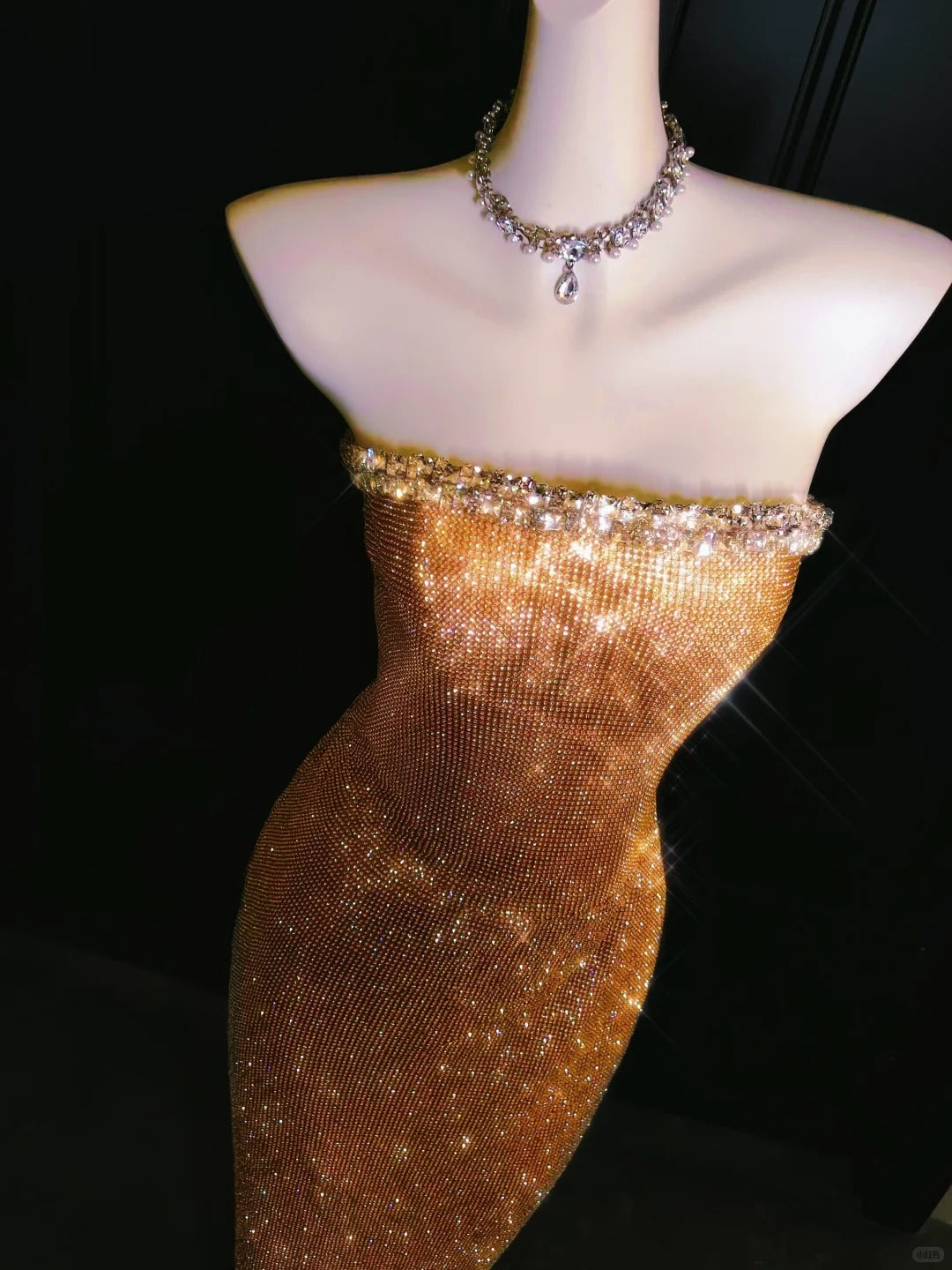 Girlhomeshops – Superschönes, goldenes, wunderschönes, glitzerndes, metallisches Meerjungfrauen-Fischschwanz-Ballkleid, lang, gh5489