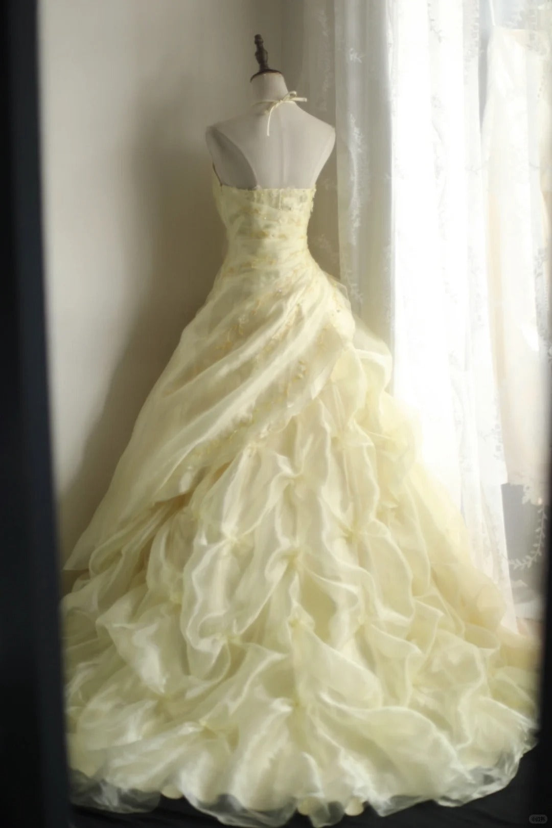 Girlhomeshops-Yellow Retro Halter Neck Heavy Puff Princess Wedding Dress gh5425