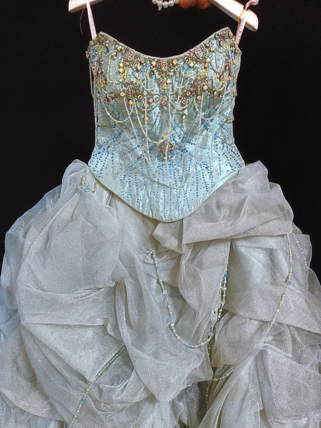 Girlhomeshops - Robe de bal princesse longue en tulle gris-bleu, magnifique, à la mode et élégante, avec des perles dorées, gh5325