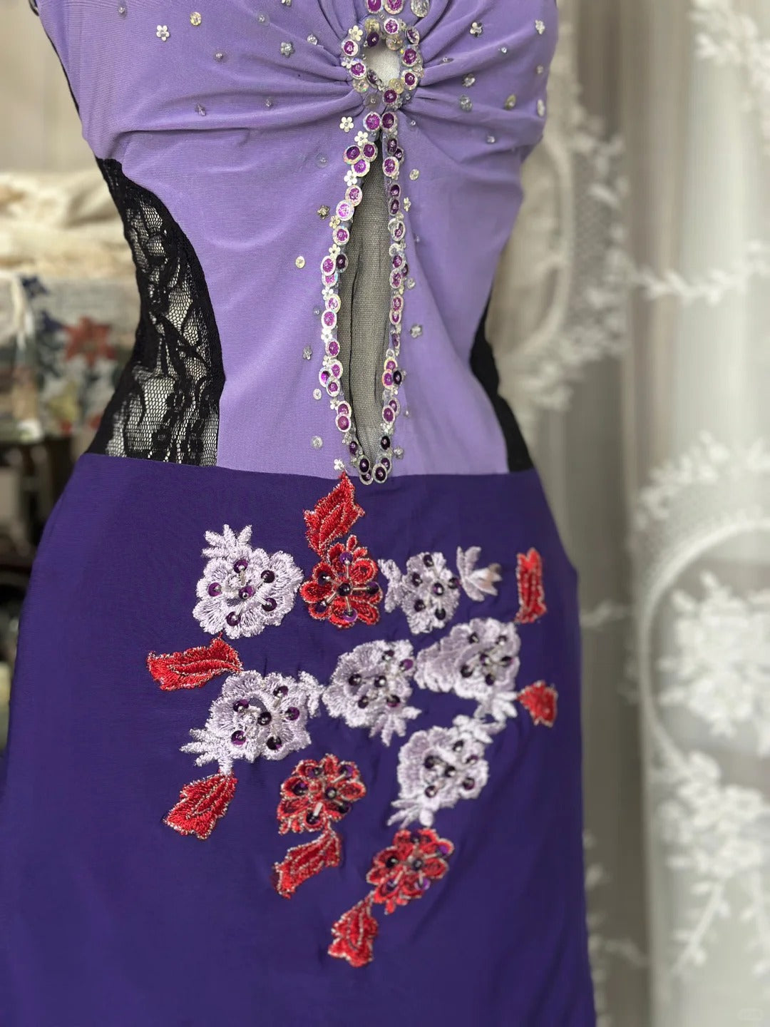 Girlhomeshops - Robe de soirée courte en mousseline de soie à fleurs violettes gh5248