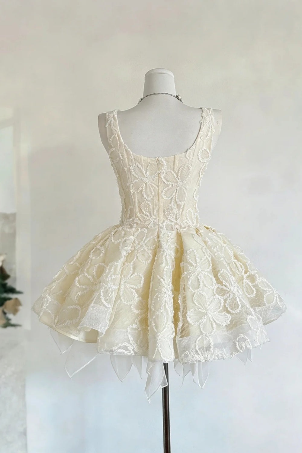 Soft White Flower Cluster Sleeveless Lace Mini Ball Gown gh6920