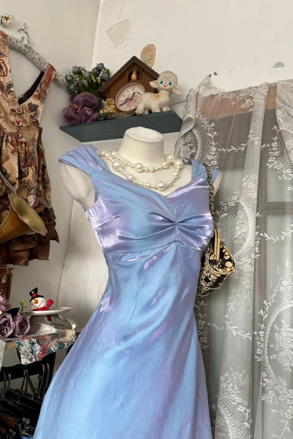 Vintage Meerjungfrauenkleid in Blau-Lila – Schimmerndes Satinkleid im Meerjungfrauenstil, Vintage-Mädchenkleid. gh7087