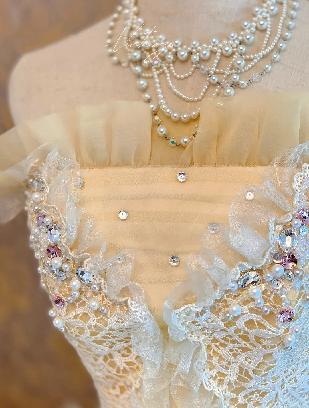 robe de cour longue en tulle dégradé jaune et blanc sans bretelles, ornée de dentelle et de strass (girlhomeshops gh6368)