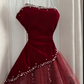 Ärmelloses burgunderrotes Samt- und Tüllkleid | Luxuriöses, elegantes Ballkleid mit Perlenbesatz und Schleppe gh6471