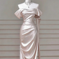 Hochwertiges, strukturiertes, champagnergoldenes Satin-Abendkleid mit schulterfreiem Schnitt, Raffungen und Schleppe – Elegantes Kleid für Dinner und roten Teppich gh6546