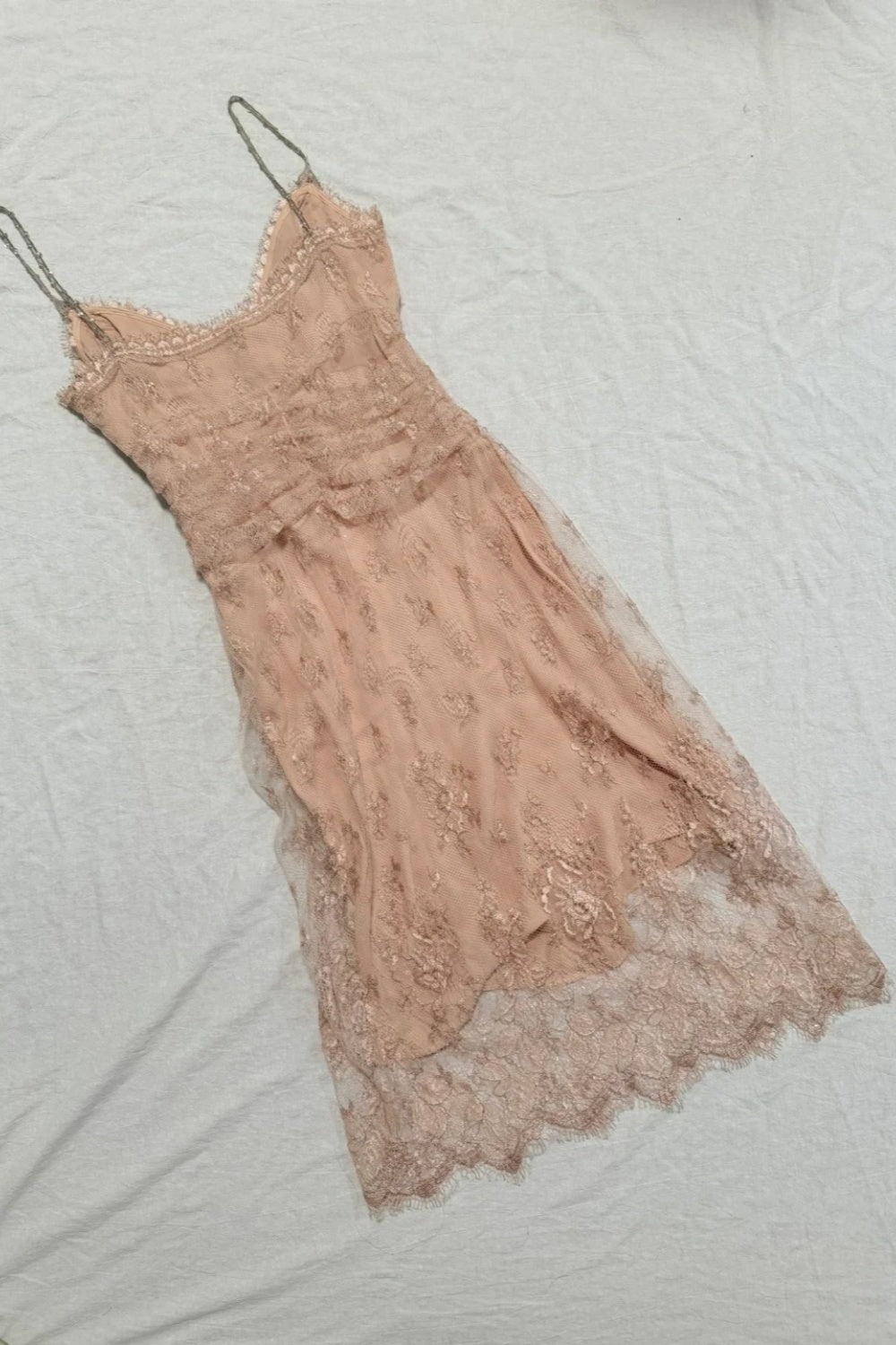 girlhomeshops-Nude Pink Lace Spaghetti Straps Midi Dress with Pearling Detail gh6313