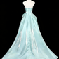 Minimalistisches, luxuriöses, eisblaues, trägerloses Ballkleid aus Satin mit 3D-Rüschen – perfekt für Dinnerpartys und Cocktailabende (gh6545)