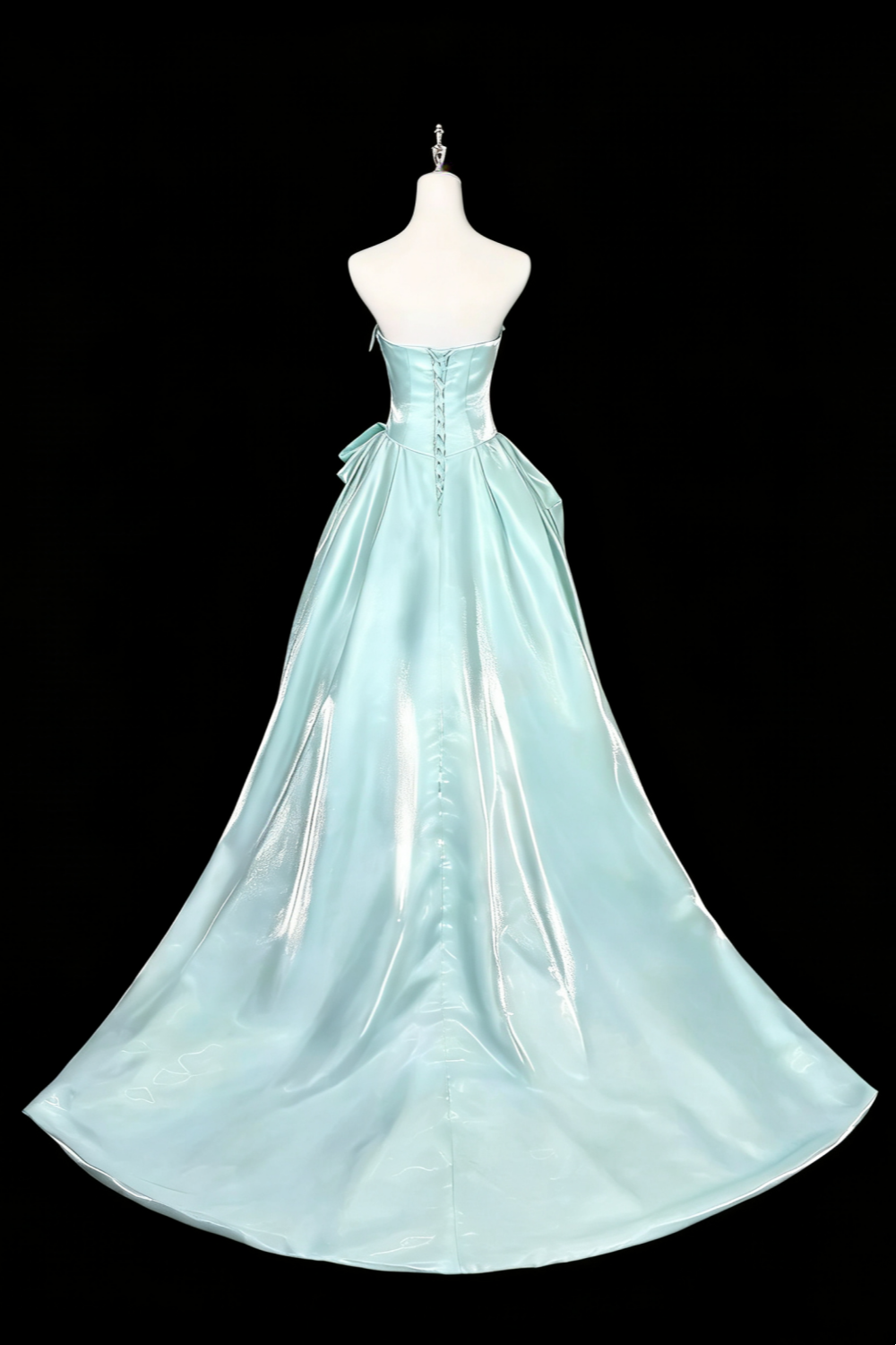 Minimalistisches, luxuriöses, eisblaues, trägerloses Ballkleid aus Satin mit 3D-Rüschen – perfekt für Dinnerpartys und Cocktailabende (gh6545)