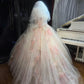 Ein bezauberndes Feenkleid mit Blumenmuster und Tausenden von Blüten am Saum. gh6728