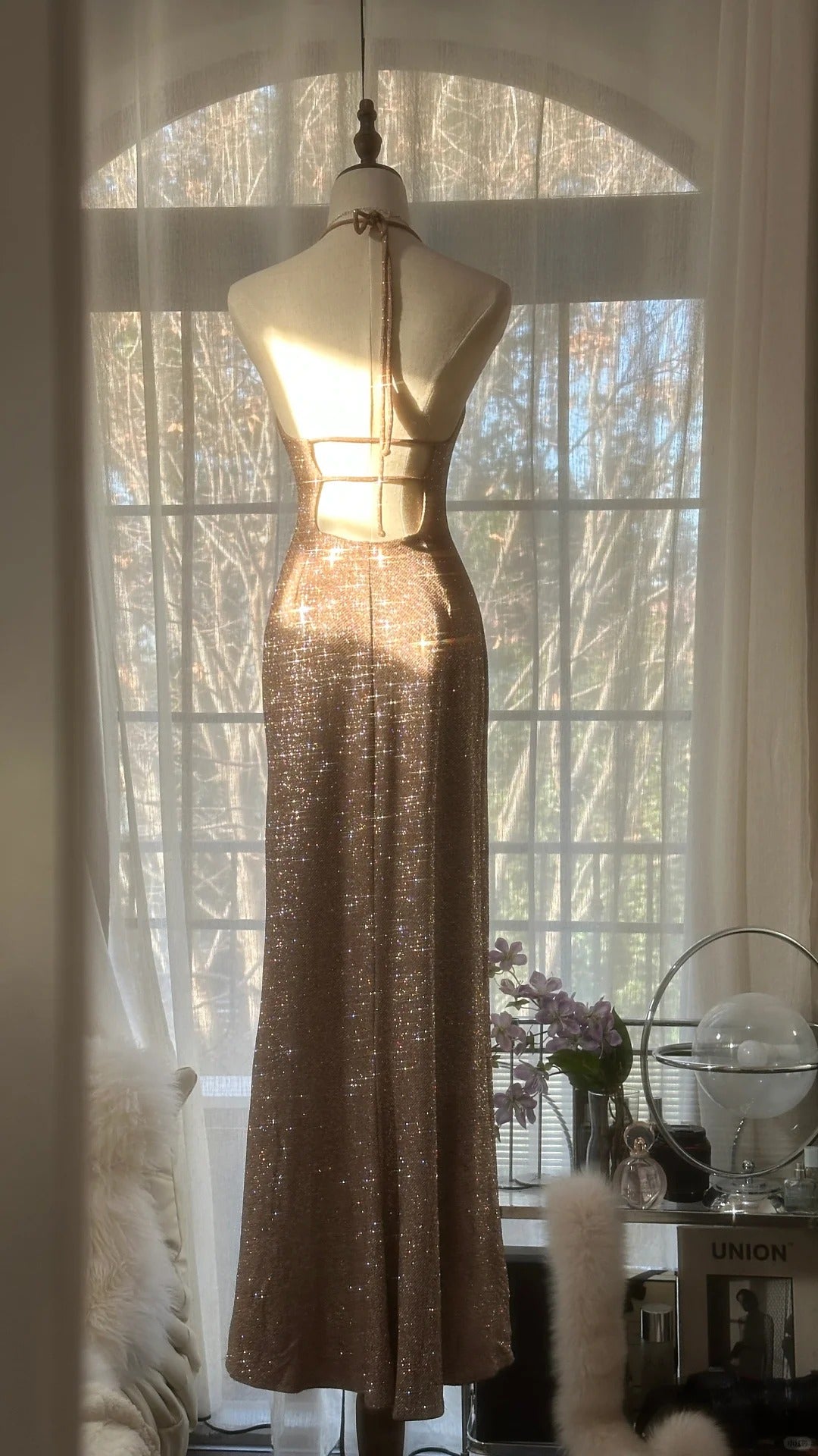 Champagner Wunderschönes, glänzendes, exquisites, perlenbesetztes Spaghettiträger-V-Ausschnitt-langes Chiffon-Ballkleid mit Pailletten, Abendkleid, Partykleid gh4095