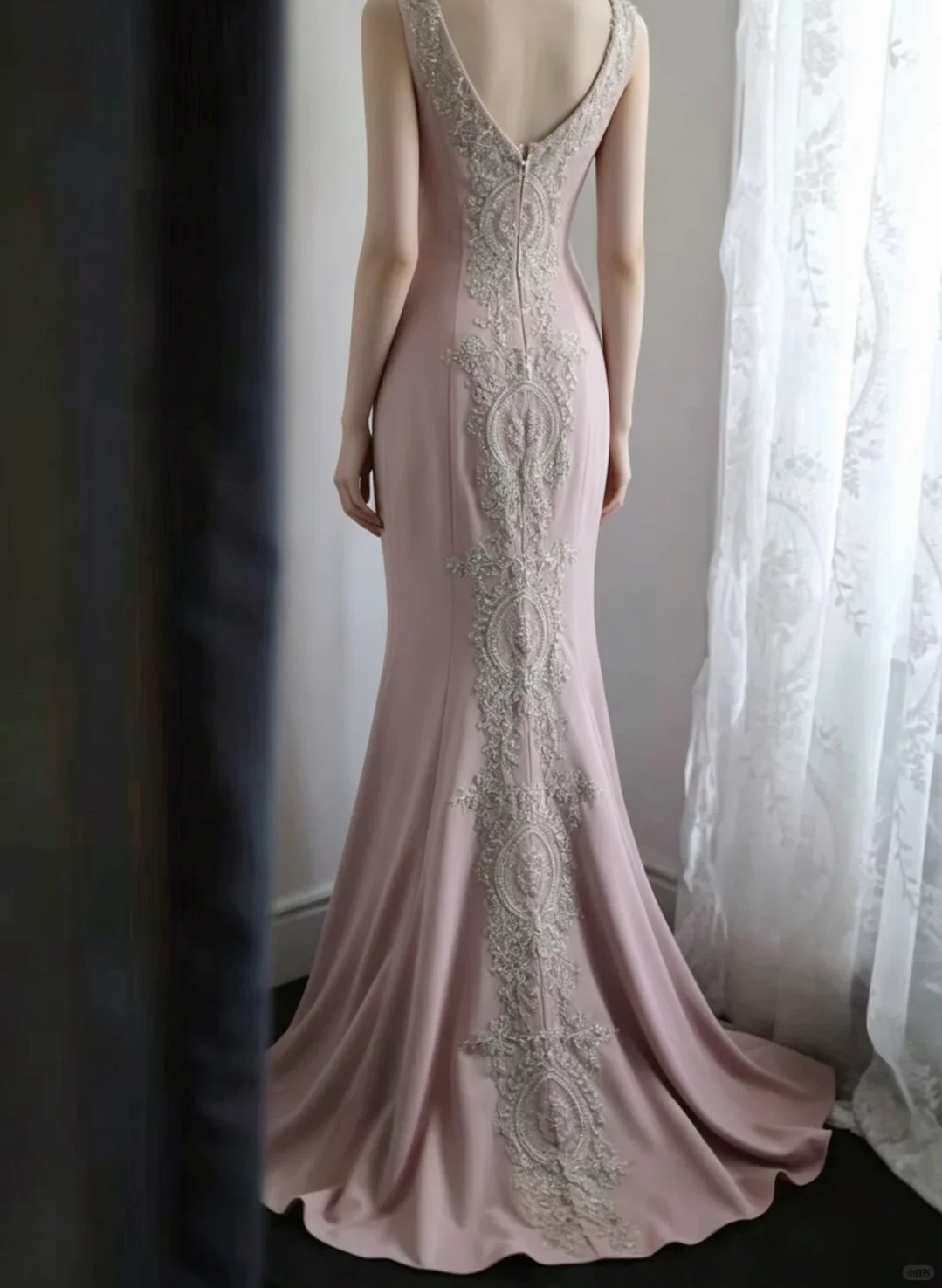 Dusty Pink Sleeveless Mermaid Evening Gown, V‑Neck Illusion Lace Beaded Applique Fitted Long Formal Party Dress gh9106