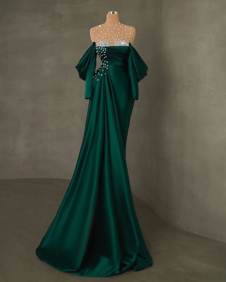 Girlhomeshops - Elegantes langes Ballkleid aus Satin mit grünen Perlen, Abendkleid, Partykleid, gh5032