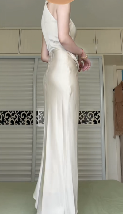 Elegant Ivory Satin Halter Neck Prom Dress V‑Neck Wrap Bodice Twist Draped Waist Irregular Slit Midi Formal Gown Metal Buckle Detail for Engagement Wedding Guest Cocktail Party gh8945
