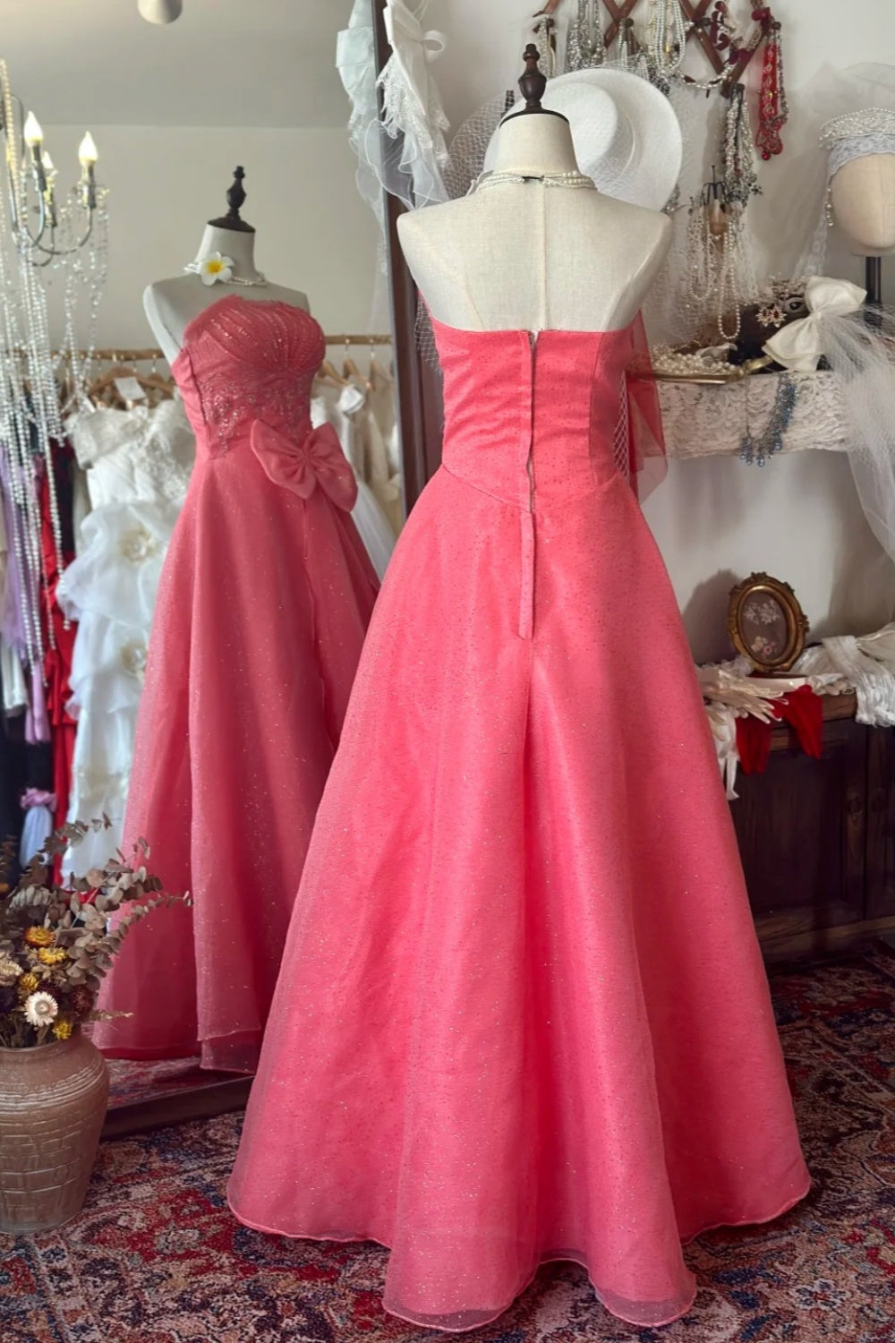 Robe dos nu style diva rétro : jupe à volants cintrée à la taille, tissu satiné, robe de soirée haut de gamme gh6579