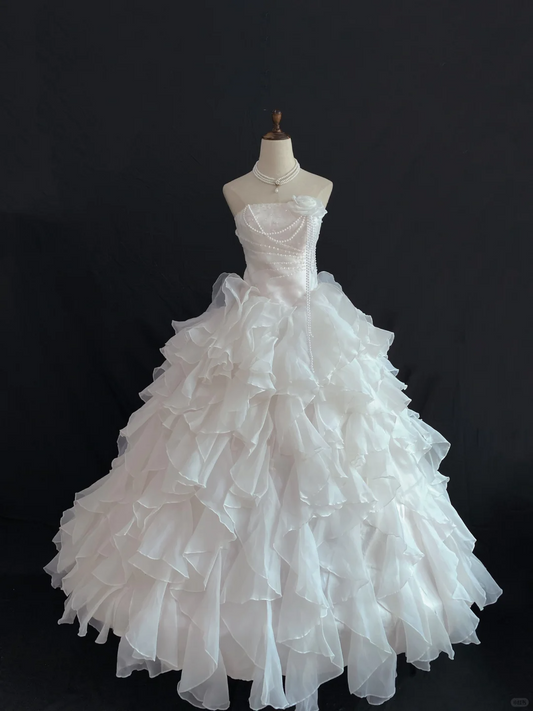 White strapless romantic gown with fitted waist and fluffy tiered cake skirt, wedding dress & bridal gown gh8249