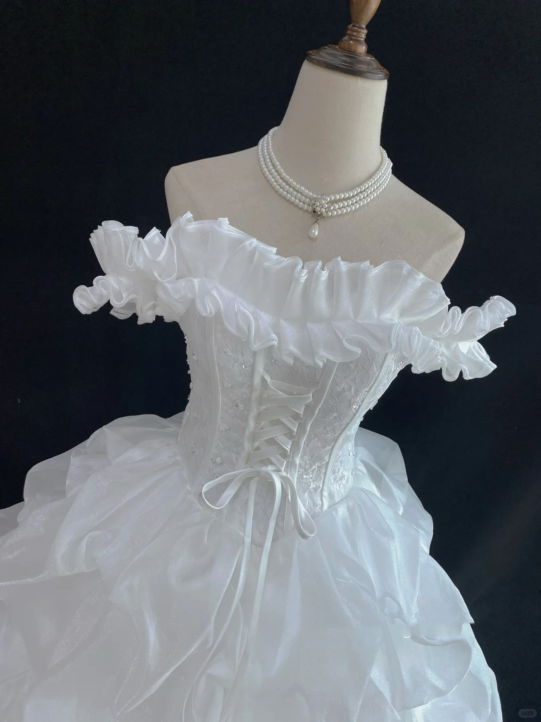 White Off-the-Shoulder Lovely Elegant Romantic Gown, Voluminous Tiered Skirt, Wedding Dress & Bridal Gown gh8120