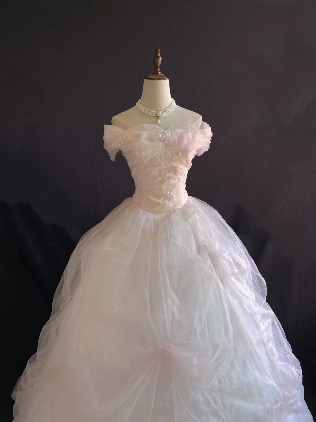 Gradient Blush Pink Off-the-Shoulder Romantic Gown, Cinched Waist, Voluminous Princess Skirt, Wedding Dress & Bridal Gown gh8251