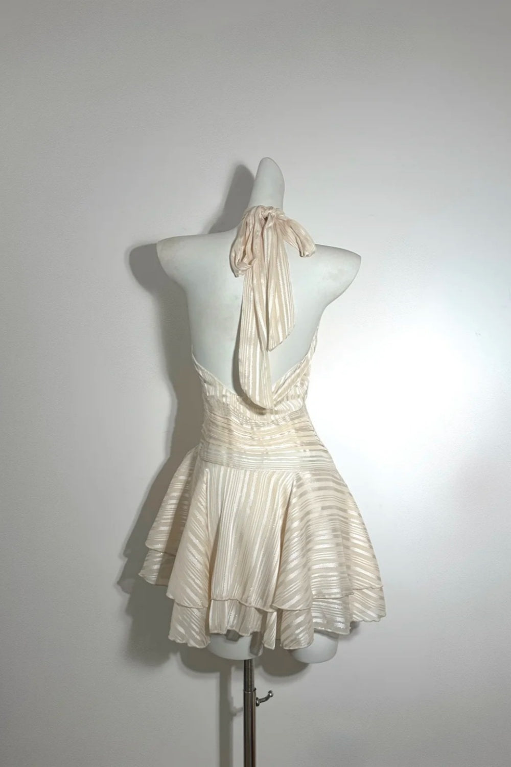Girlhomeshops – Gerüschtes, modisches Neckholder-Kleid, rückenfrei, niedrige Taille, Urlaub, kurzes Chiffon-Kleid für die Heimkehr, Geburtstagsparty, Kleid gh5475