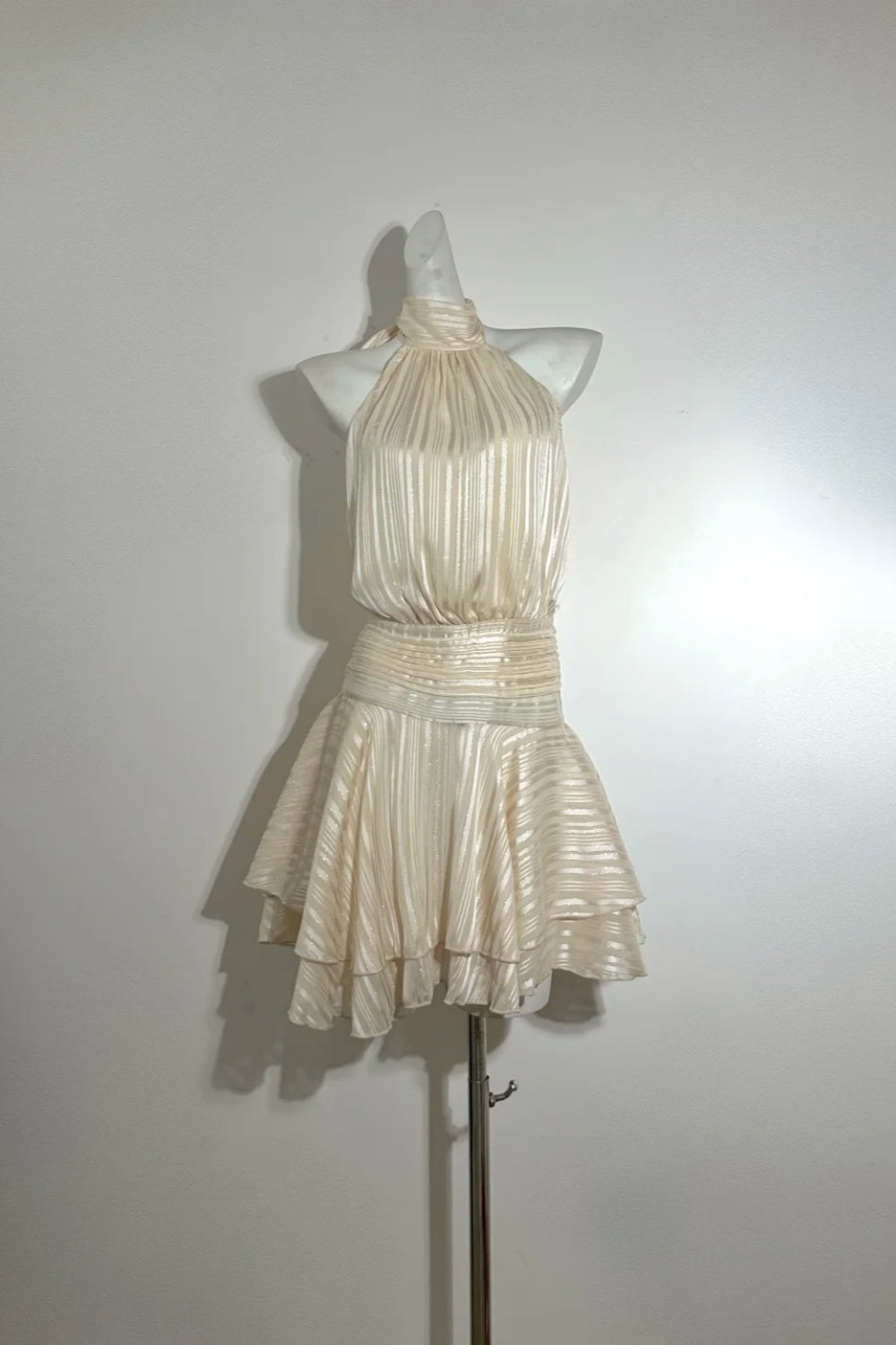 Girlhomeshops – Gerüschtes, modisches Neckholder-Kleid, rückenfrei, niedrige Taille, Urlaub, kurzes Chiffon-Kleid für die Heimkehr, Geburtstagsparty, Kleid gh5475