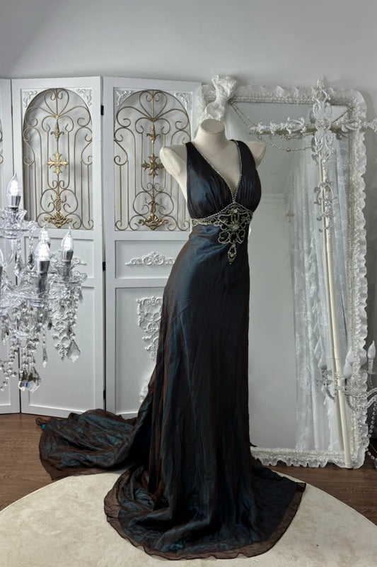 Schwarzes Ombré-Neckholderkleid: Perlenbesetzte Taille &amp; fließende Schleppe gh7065