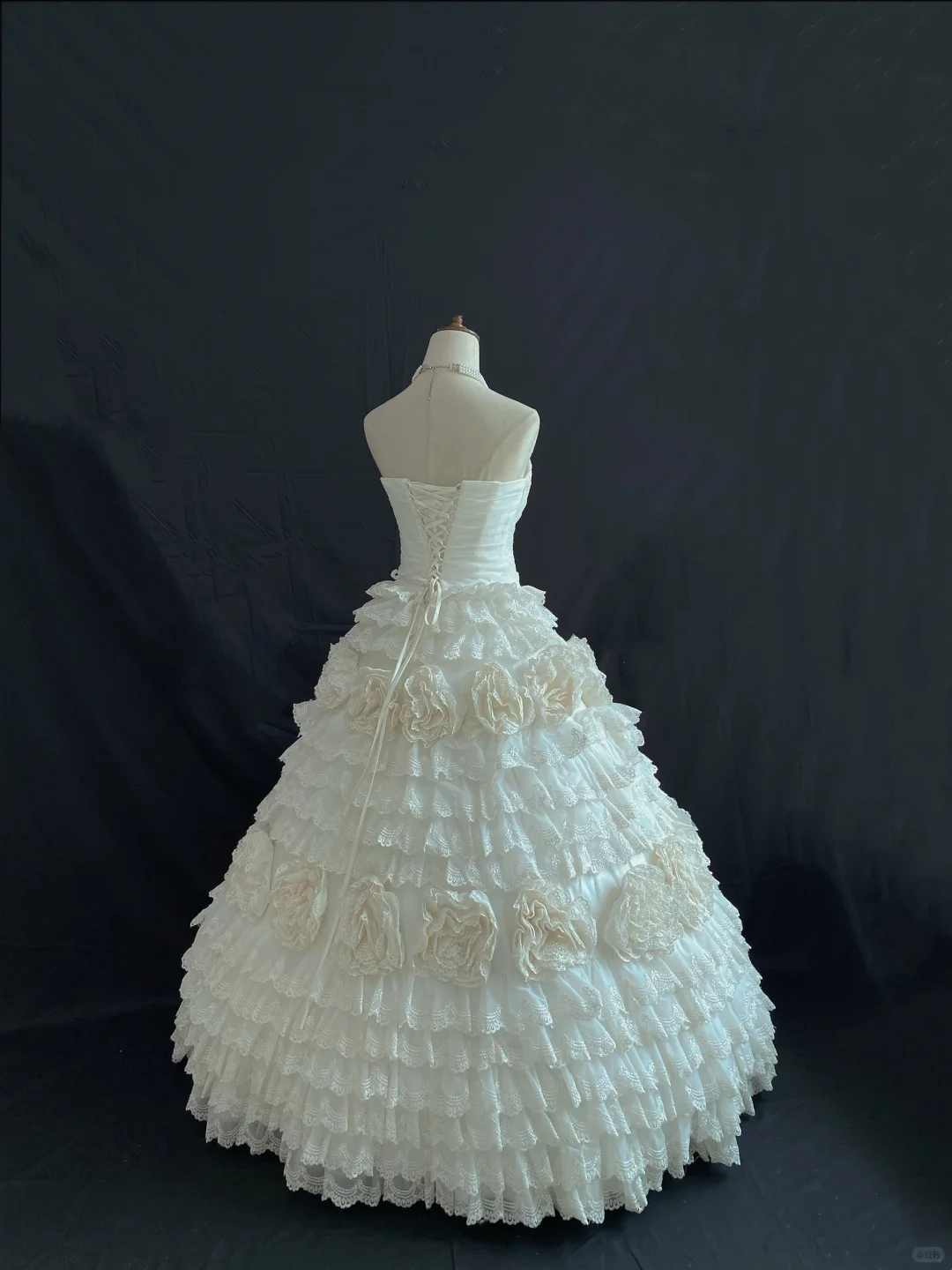 Off-white Strapless Long Romantic Gown, Fitted Waist, Fluffy Tiered Cake Skirt With Lace Trim, Wedding Dress & Bridal Gown gh8208