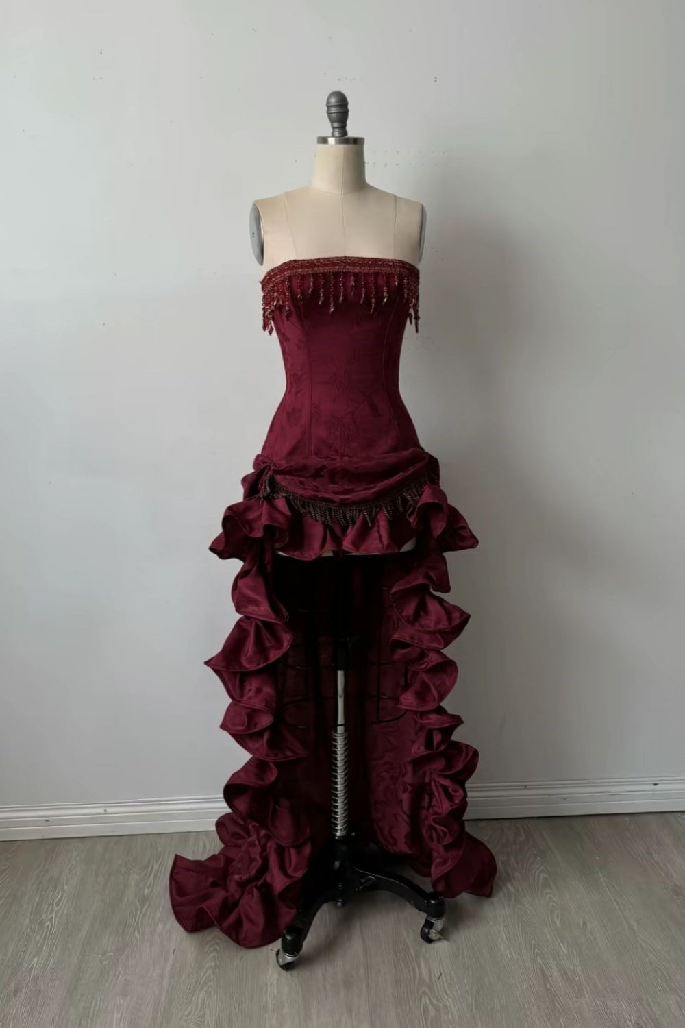 Burgunderfarbenes, perlenbesetztes langes Satin-Abendkleid, Geburtstagskleid, Partykleid gh6876