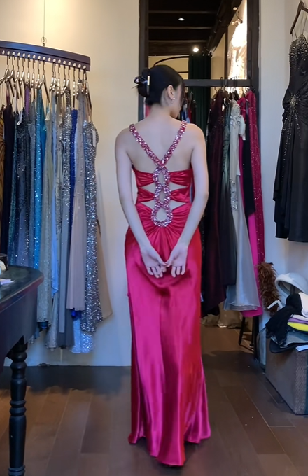 Halter Burgundy Satin Evening Gown Rhinestone V Neck Ruched A-Line Long Prom Dress gh9702