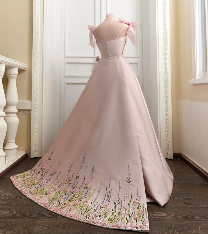 Wunderschönes, exquisites, florales langes Satin-Abendkleid mit Blumenmuster in Rosa, gh3147