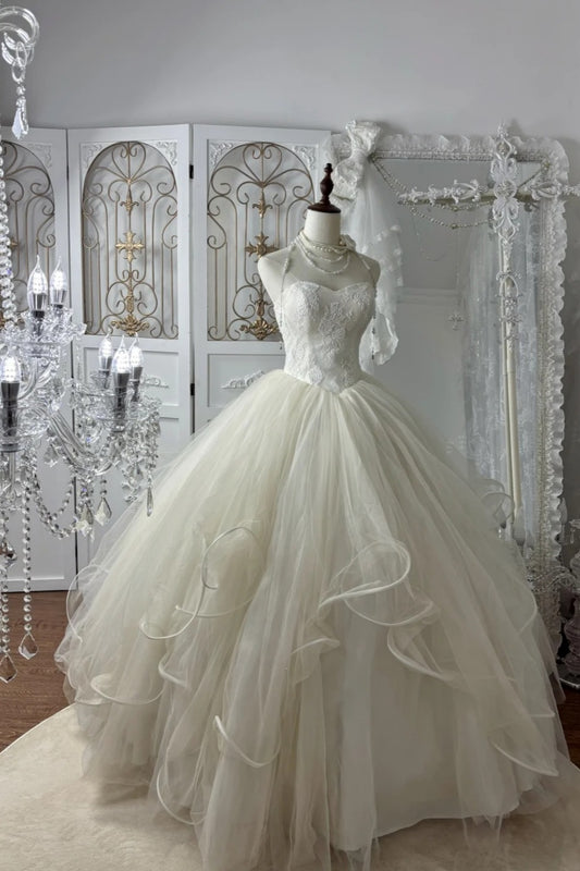 Robe de mariée bustier en dentelle, chaîne d'épaules en perles et ourlet évasé nuage gh7063