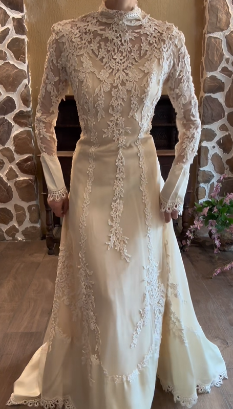 Cream Apricot Vintage Victorian Lace Wedding Gown, Illusion High Neck Long Floral Lace Sleeve Fitted Mermaid Bridal Dress gh9072