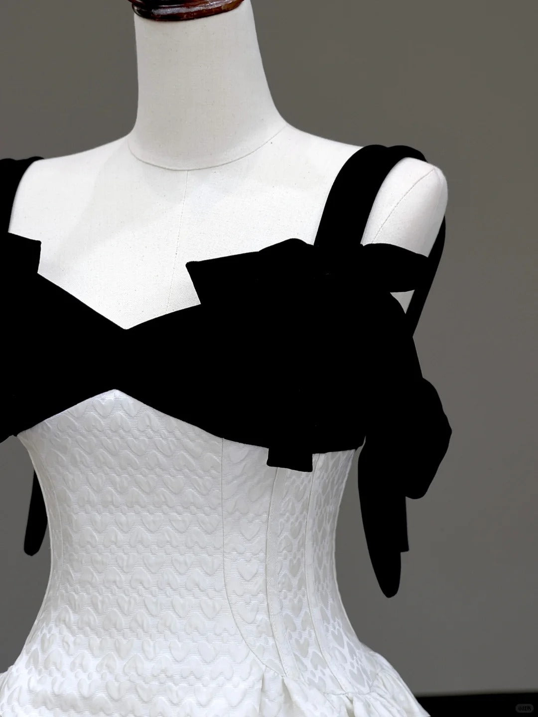 Girlhomeshops - Schwarzes, elegantes, klassisches Hepburn-Stil, langes Satin-Ballkleid, Abendkleid, Partykleid, gh5121
