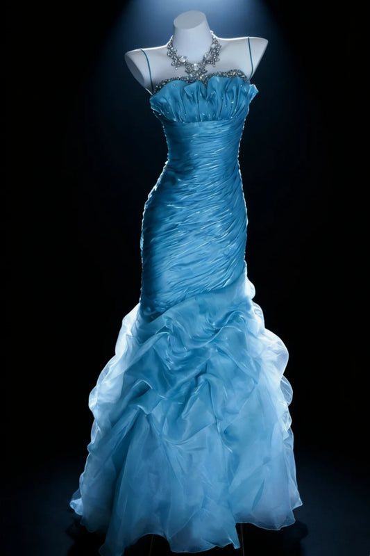 Robe sirène élégante Ice Blue Mystery à fines bretelles, ornée de perles et froncée, avec traîne en tulle. gh7088