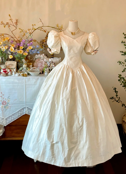 White Puff Sleeve Vintage Court Style Fitted Waist Flared Evening Gown gh7135