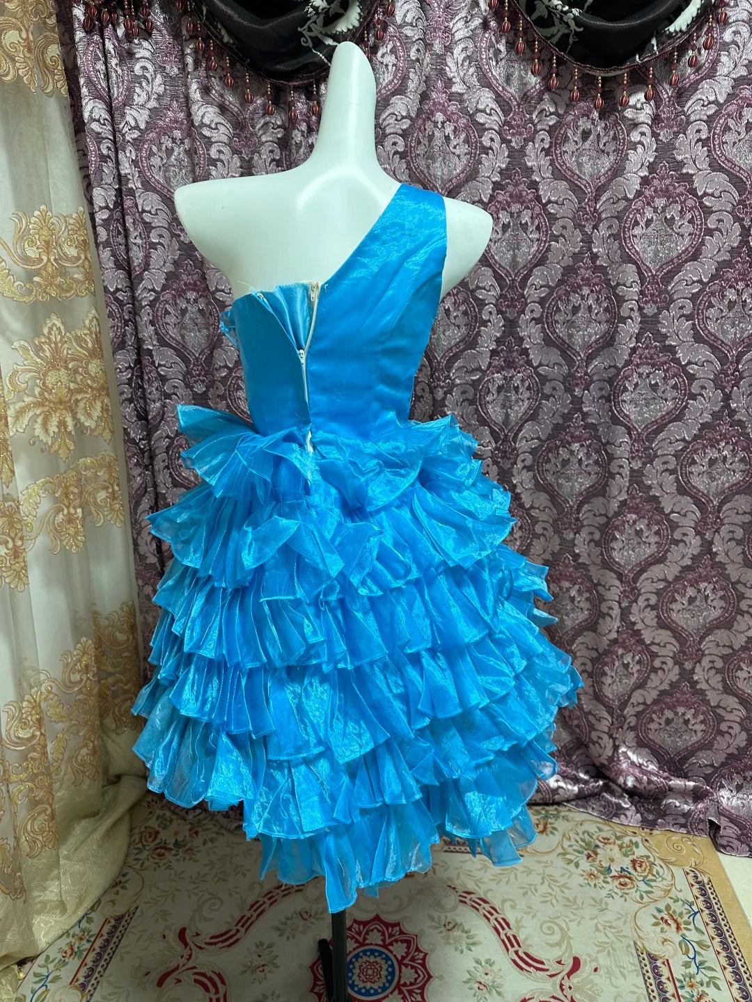 Robe de bal courte en tulle à volants et fleurs bleues gh4641