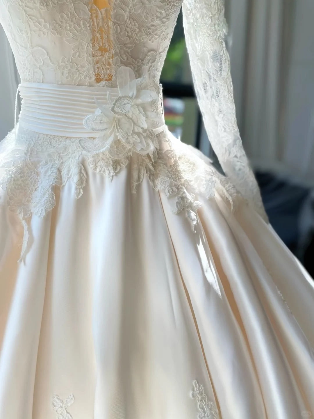 Girlhomeshops--💕Weißes, langärmliges, exquisites Spitzen-Brautkleid aus Tüll gh5444