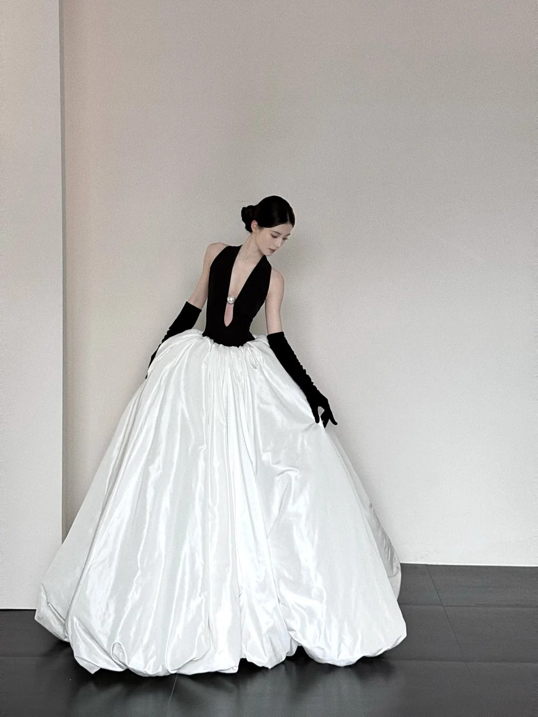 Robe de soirée longue en satin noir et blanc, élégante et à la mode, col en V, coupe trapèze, longueur au sol, robe de bal gh3732