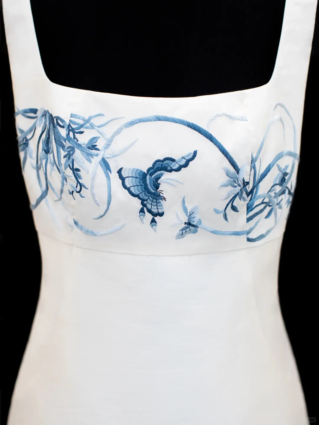 Girlhomeshops - Weißes, zart geblümtes, kurzes Satin-Heimkehrkleid, Geburtstagskleid, gh5375