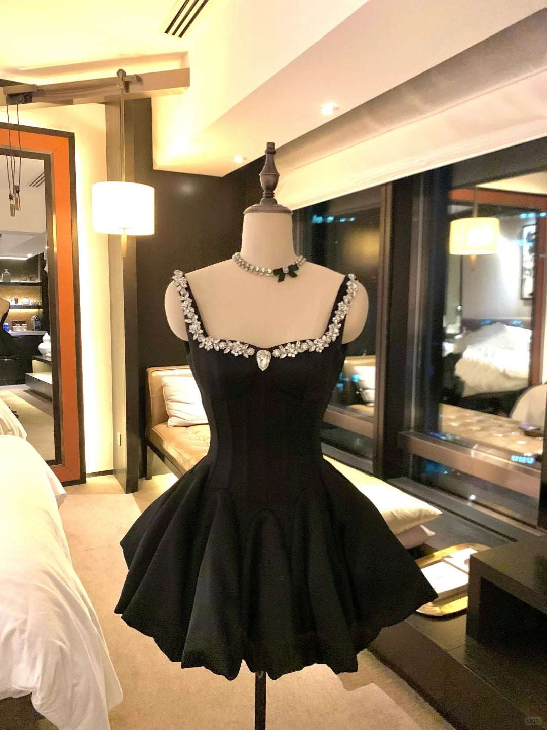 Girlhomeshops-Schwarzes kurzes Satin-Prinzessinnen-Heimkehrkleid, Geburtstagspartykleid, Kleid für die achte Klasse, gh5298