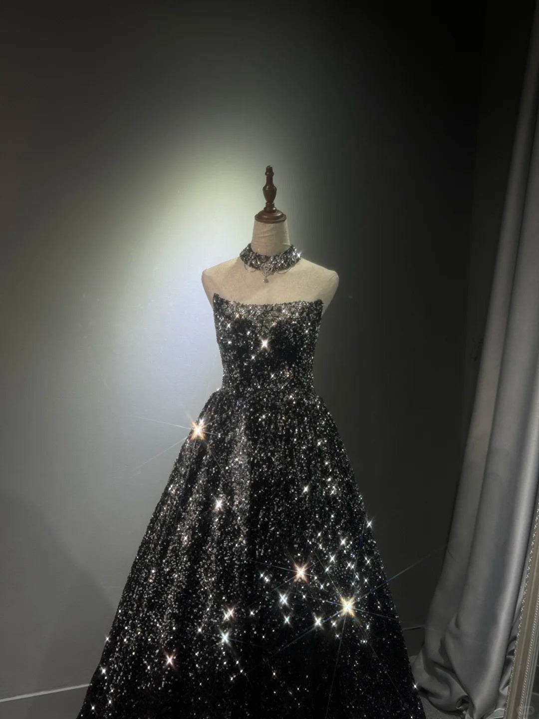 Girlhomeshops – Langes, schimmerndes Ballkleid aus Tüll mit Pailletten und schwarzem Silberverlauf, gh5109